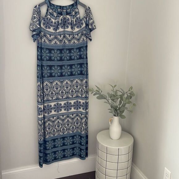 Chico’s Halter/Cold Shoulder Style Maxi Dress.‎ Size 2 - Picture 1 of 9